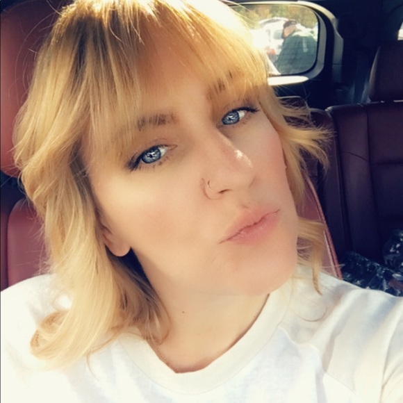 Hi y’all 🙋🏼‍♀️ thanks for checking out my closet - Picture 13 of 17